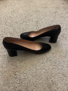 Hugo Boss Black Leather Rounded Toe Pumps